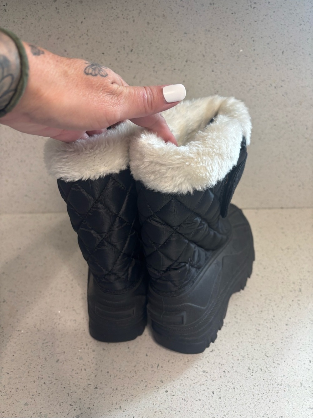 Girls size 4Y snow boots, #P1342 - Picture 4 of 6